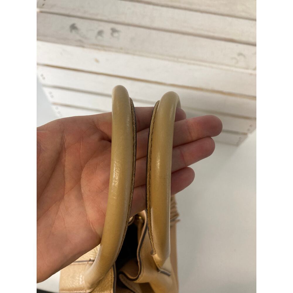 MICHAEL KORS, LARGE CAMEL LEATHER CROSSBODY BAG WITH TASSEL - Picture 16 of 16